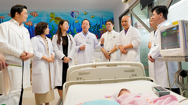 Newborn with complicated heart disease was collaboratively saved by the Vietnam National Children’s Hospital and Hanoi Obstetrics and Gynecology Hospital right in the delivery room.