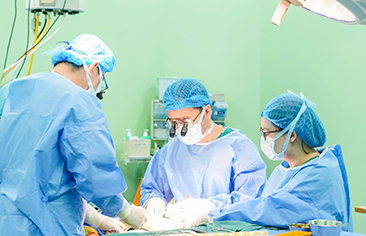 The journey of reviving her steps: A young girl walks on her own again after 6 years of being carried by her parents, thanks to a new orthopedic surgical technique